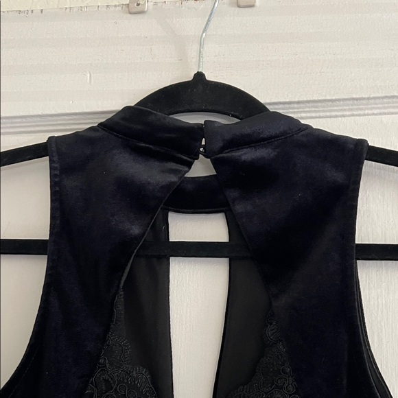 Forever 21 Black Velvet Sleeveless Romper - Picture 5 of 10